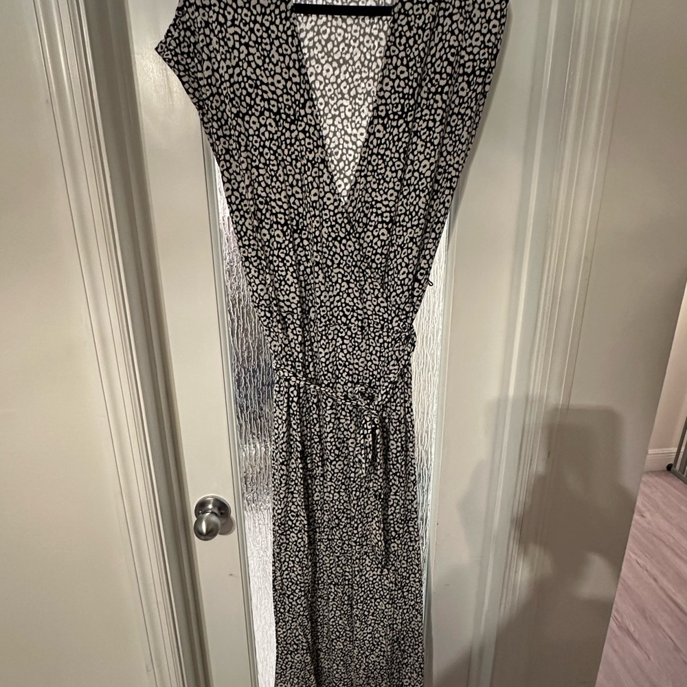 Old Navy Black and White Wrap Maxi Dress